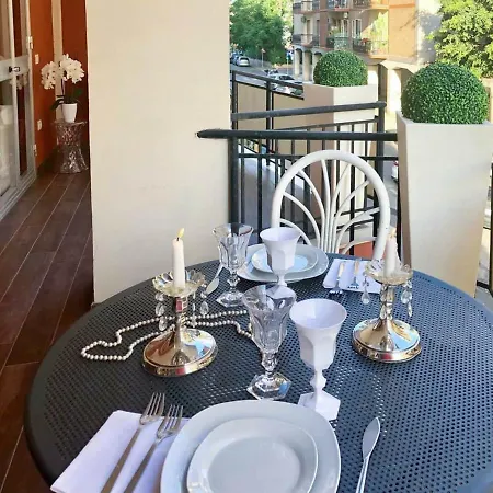 Fifty One Luxury Flat * קליארי